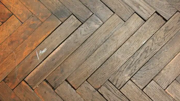 Le charme du parquet point de Hongrie inversé