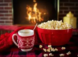 chocolat chaud popcorn et feu de cheminée